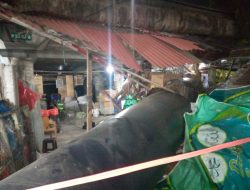 Kecelakaan di Tol Wiyoto Wiyono: Pipa Spiral Besar Jatuh dan Melukai 5 Orang