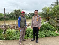 Polsek Kronjo Pantau Debit Sungai Cimanceri