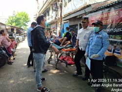Kasi Ekbang Kelurahan Angke Fahmi Alkadri,S.H, Peduli Warga yang Sakit untuk di Rujuk ke RSUD