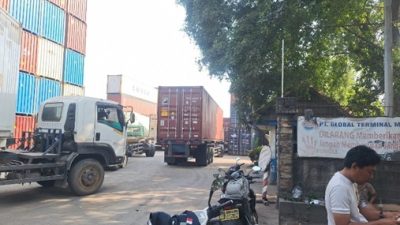 Kemacetan Parah di Cilincing-Marunda Dipicu Aktivitas Bongkar Muat Kontainer