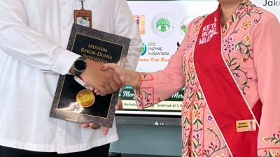 6.000 Perempuan dan Pelajar Berkebaya Pecahkan Rekor MURI Lewat Gerakan Bersih Sungai dan Pembuatan Eco Enzyme