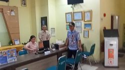 Tak Kenal Lelah..!!Camat Tambora Rutin Berkantor di Kelurahan dan Sekretariat RW, Wujudkan Pelayanan Jemput Bola untuk Masyarakat